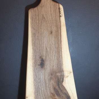Elegantna servirna deska iz oreha 67×24 cm